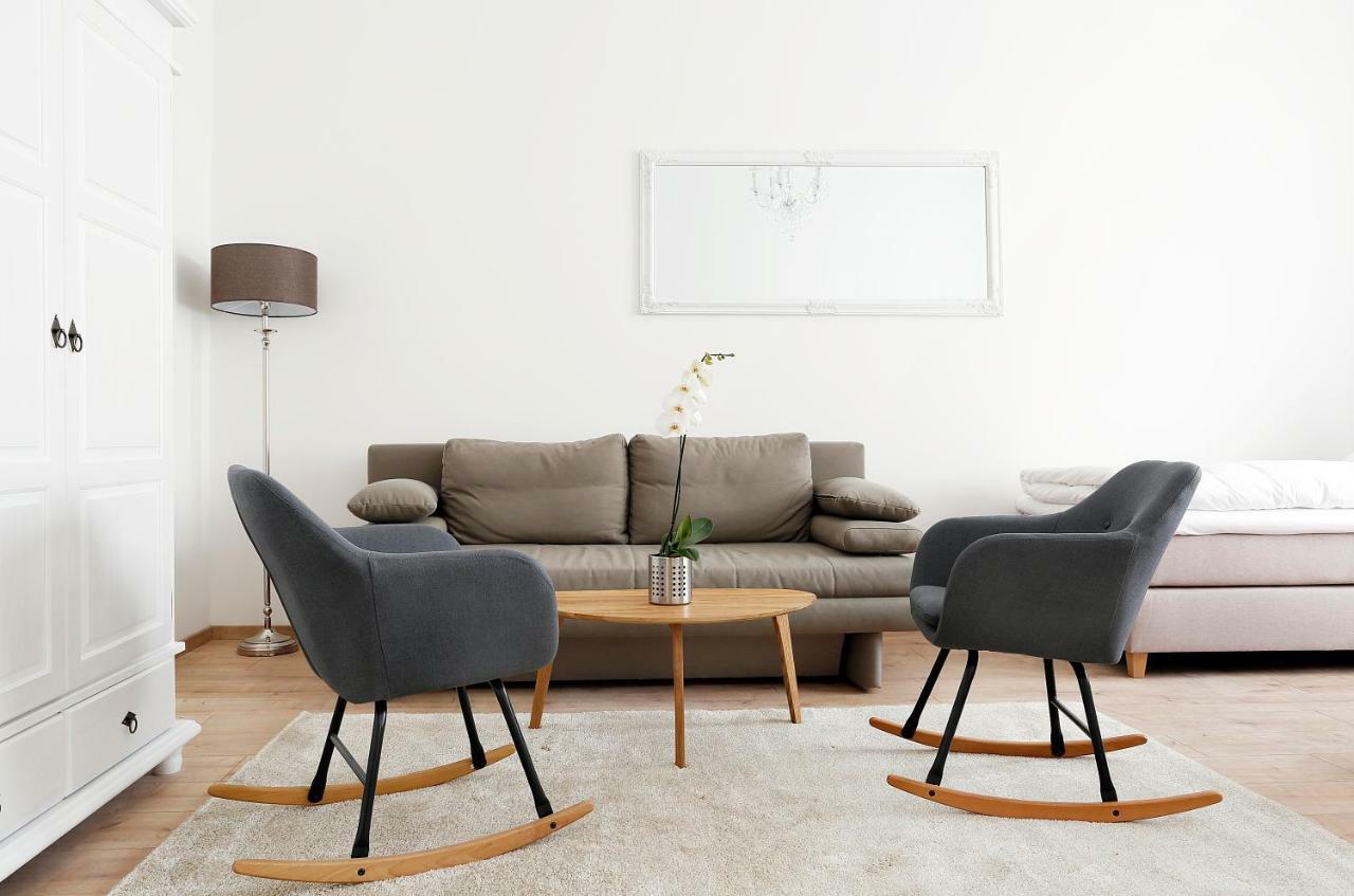 Blisse By Rockchair L Superhost Status L 5 Schlafzimmer 3 Baeder 3 Balkone L Family & Business Flair Welcomes You! Berlino